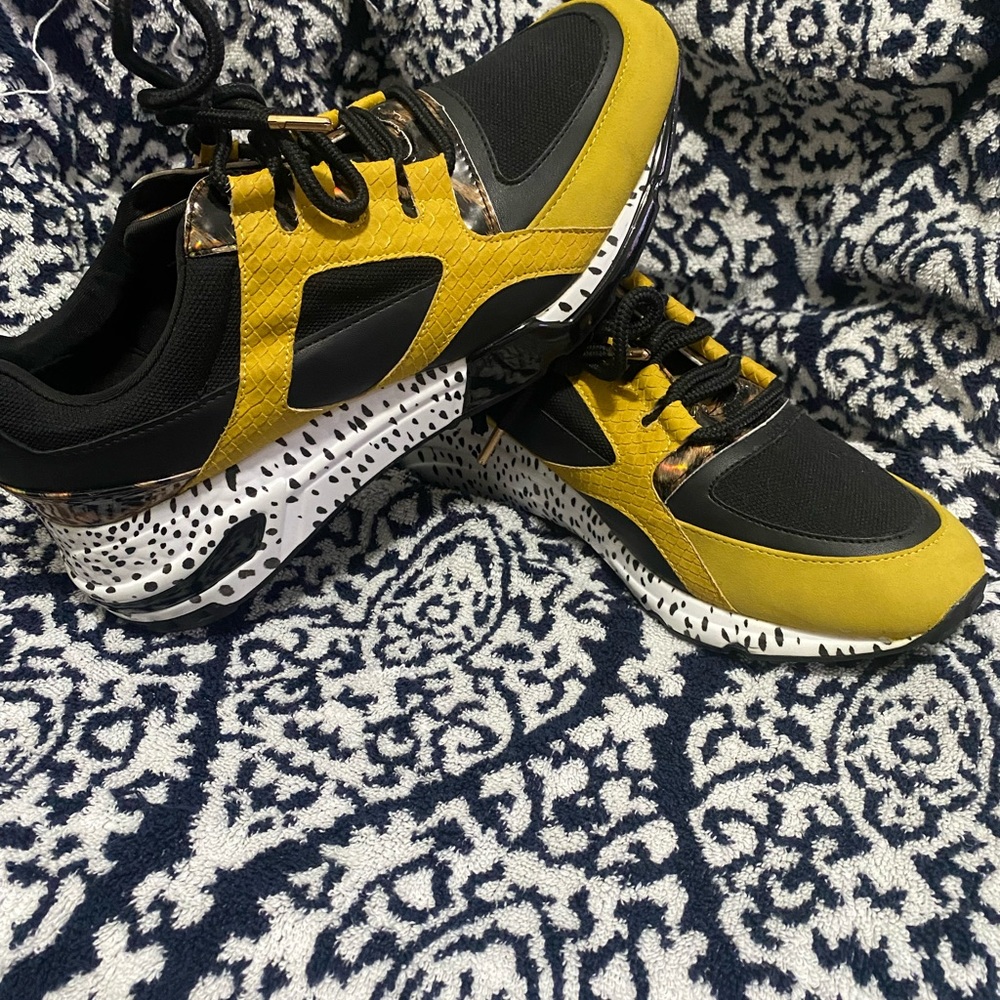 Women’s Fashion sneakers cheetah print Steve Madden